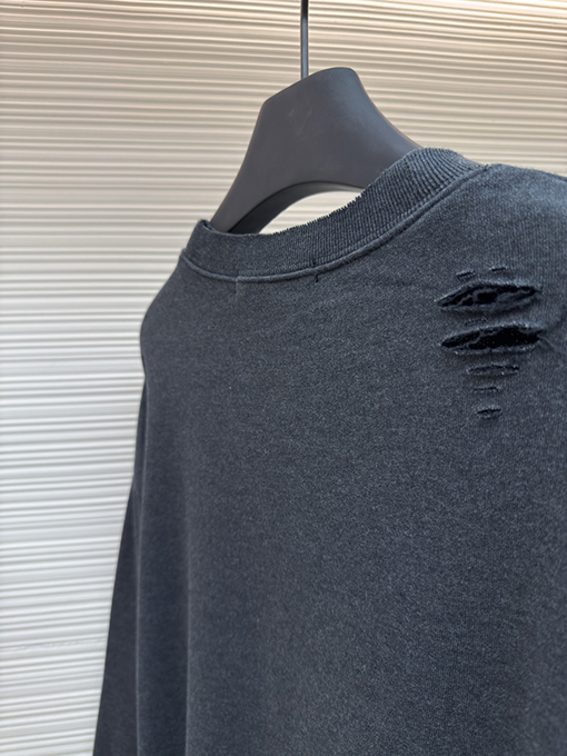 アクネストゥディオズ Acne Studios ダメージのロゴ入りスウェットシャツ