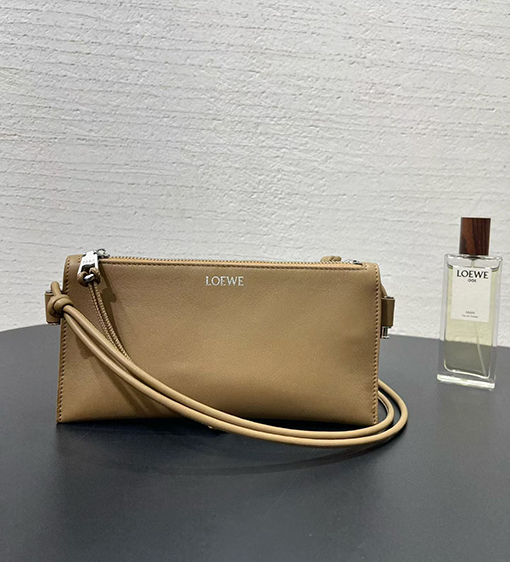  ロエベ Joya レディースアコーディオン式脇下バッグ