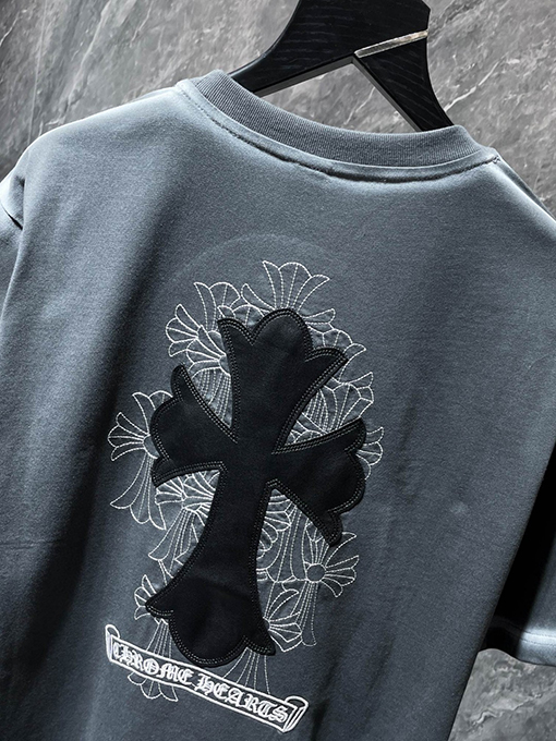 クロムハーツ クラシックなクロスパッチワークレザーのスプレーペイント半袖Tシャツ
