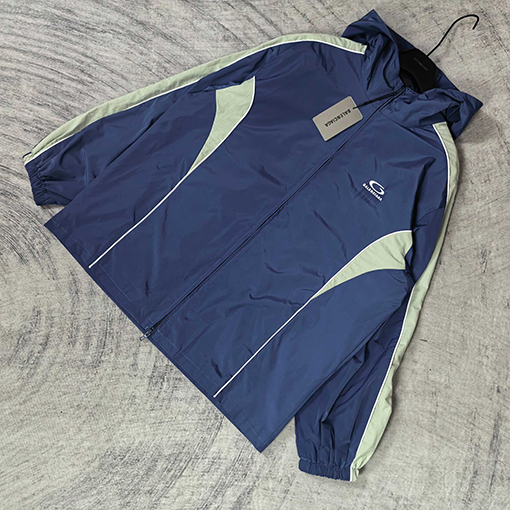 バレンシアガ BALENCIAGA Tracksuit Jacket in Marine Blue ロゴ刺繍カラーブロックプレッピースタイルのスポーツジャケット／ジャケット／ウィンドブレーカー