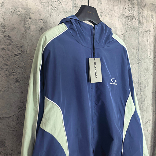 バレンシアガ BALENCIAGA Tracksuit Jacket in Marine Blue ロゴ刺繍カラーブロックプレッピースタイルのスポーツジャケット／ジャケット／ウィンドブレーカー
