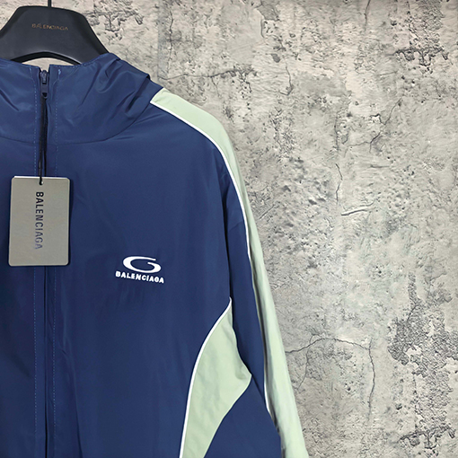 バレンシアガ BALENCIAGA Tracksuit Jacket in Marine Blue ロゴ刺繍カラーブロックプレッピースタイルのスポーツジャケット／ジャケット／ウィンドブレーカー