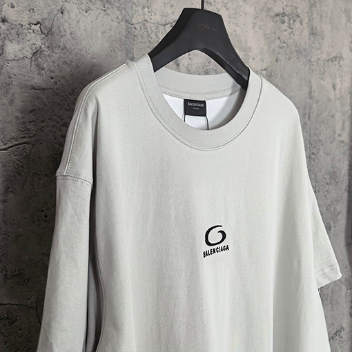 バレンシアガコピー BALENCIAGA Hybrid Double T-shirt in Light Grey/white アサシンハイブリッドダブルプリント刺繍入りライトグレー＆ホワイト平織りフェイクツーピース長袖シャツ