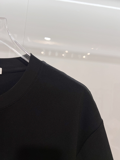 ジバンシィコピー GIVENCHY クラシックなグラフィティプリントのレターロゴ入り半袖Tシャツ