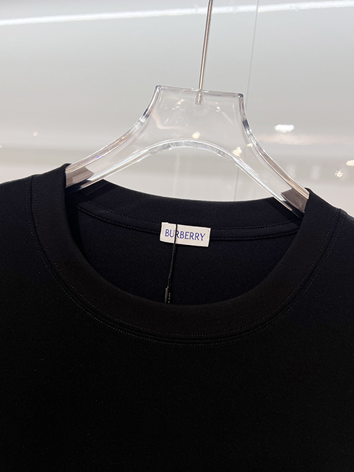 バーバリー BURBERRY クラシックなレタープリントロゴ入り半袖Tシャツ