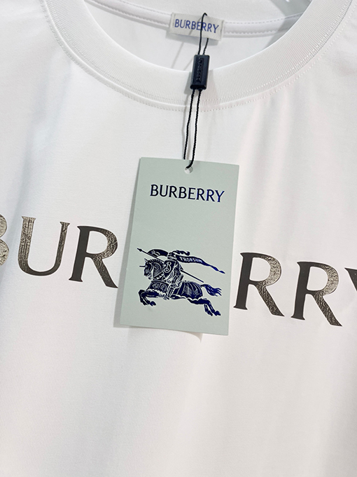 バーバリー BURBERRY クラシックなレタープリントロゴ入り半袖Tシャツ