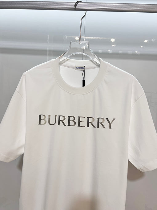 バーバリー BURBERRY クラシックなレタープリントロゴ入り半袖Tシャツ