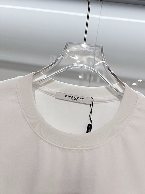 ジバンシィコピー GIVENCHY クラシックな小ロゴプリントの半袖Tシャツ