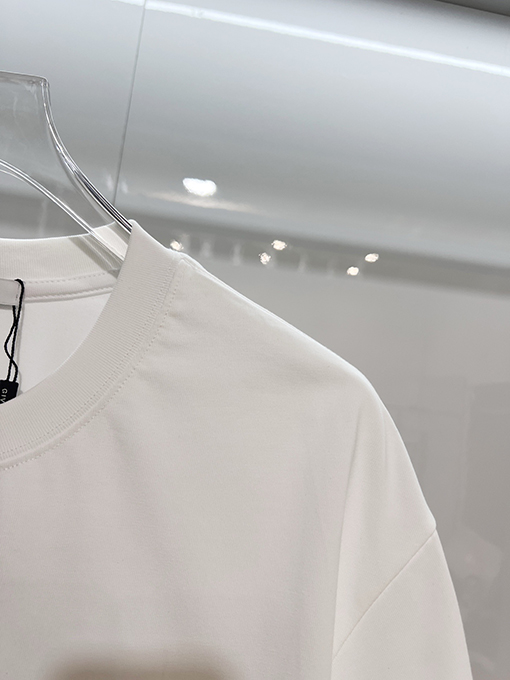 ジバンシィコピー GIVENCHY クラシックな小ロゴプリントの半袖Tシャツ