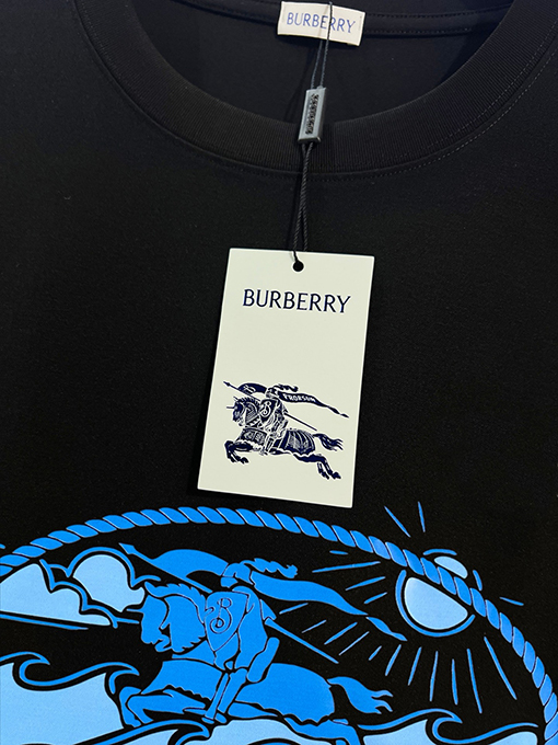 バーバリー BURBERRY 新モデルクラシックなレタープリントロゴ入り半袖Tシャツ