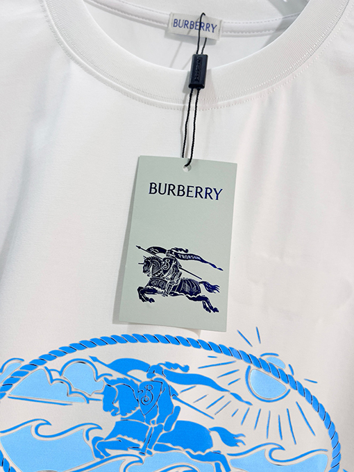 バーバリー BURBERRY 新モデルクラシックなレタープリントロゴ入り半袖Tシャツ