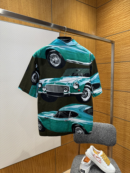 バーバリー 車柄のカジュアルな半袖シャツとショートパンツのセット