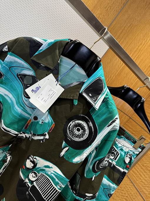 バーバリー 車柄のカジュアルな半袖シャツとショートパンツのセット