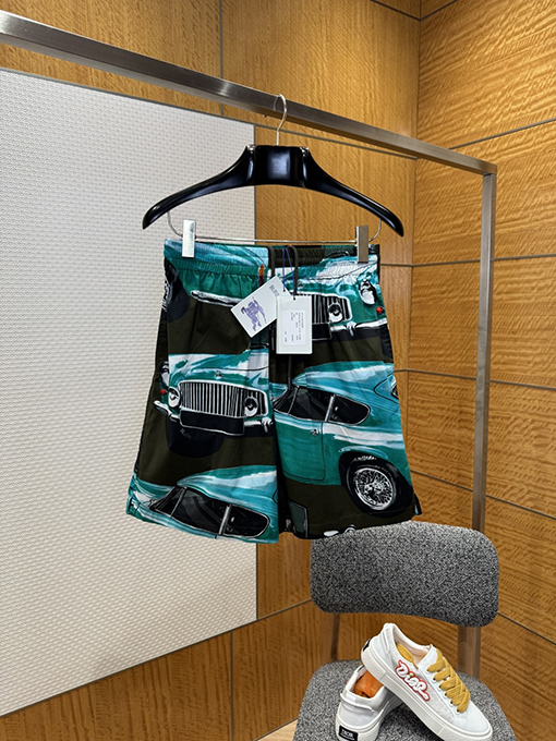バーバリー 車柄のカジュアルな半袖シャツとショートパンツのセット