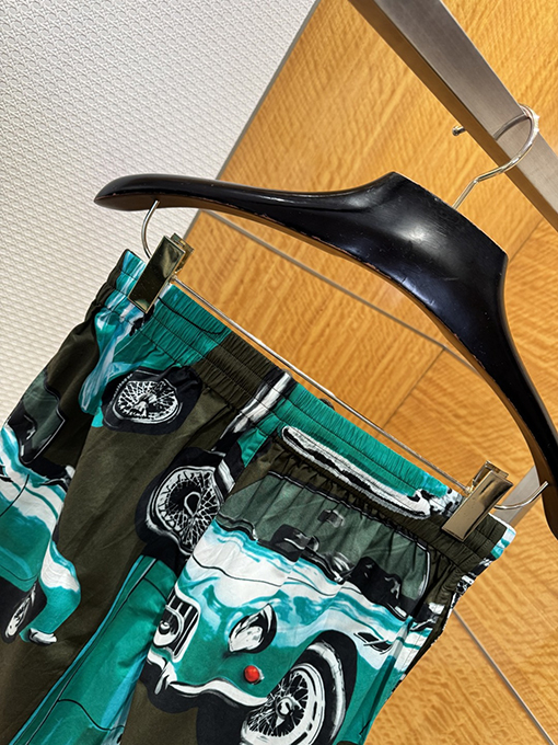 バーバリー 車柄のカジュアルな半袖シャツとショートパンツのセット