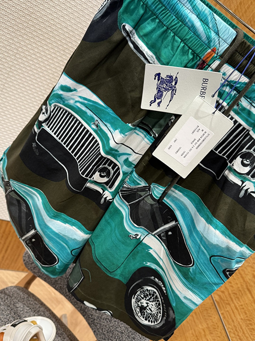 バーバリー 車柄のカジュアルな半袖シャツとショートパンツのセット