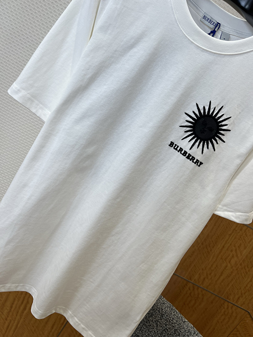 バーバリー BURBERRY 太陽の文字刺繍入りクルーネック半袖Tシャツ