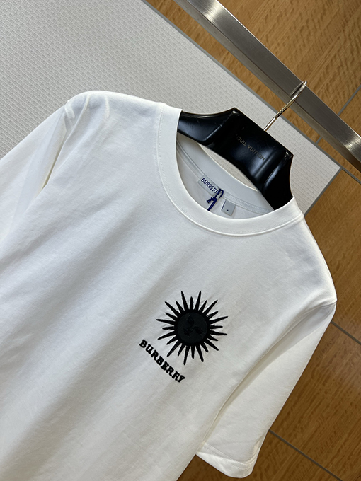 バーバリー BURBERRY 太陽の文字刺繍入りクルーネック半袖Tシャツ