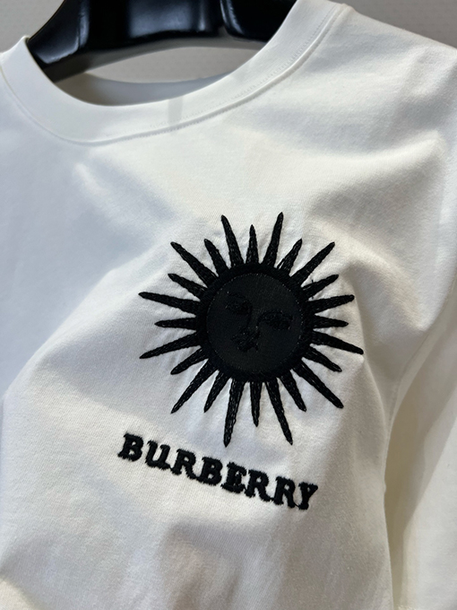 バーバリー BURBERRY 太陽の文字刺繍入りクルーネック半袖Tシャツ