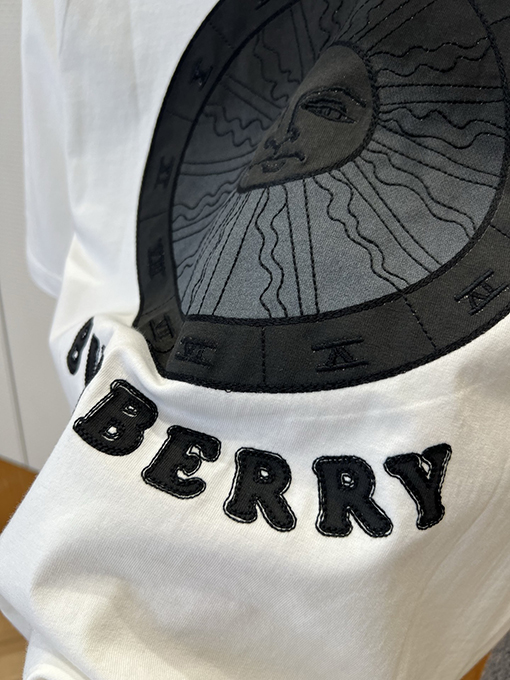 バーバリー BURBERRY 太陽の文字刺繍入りクルーネック半袖Tシャツ
