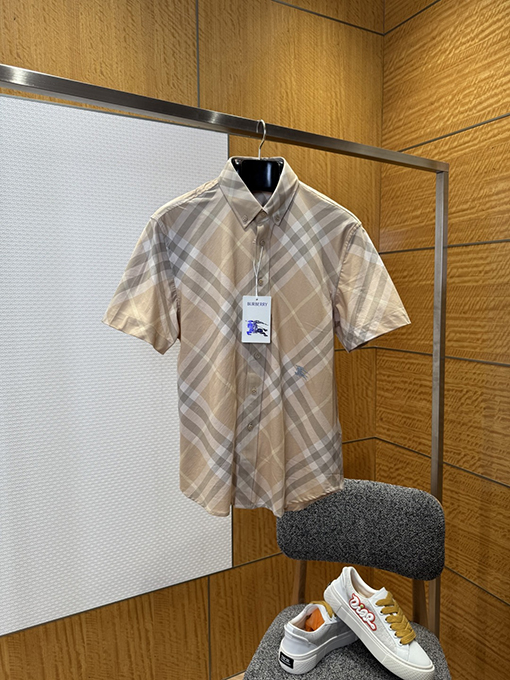 バーバリー チェック柄の軍馬刺繍入り半袖シャツ
