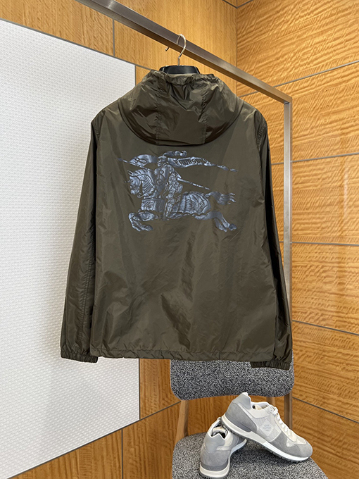 バーバリー 乗馬ロゴ入りフード付き防風ジャケット