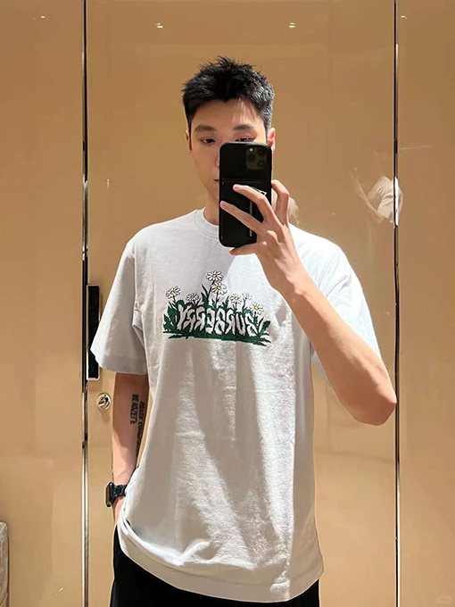 バーバリー BURBERRY ニューデイジーのロゴプリント入りコットン半袖Tシャツ