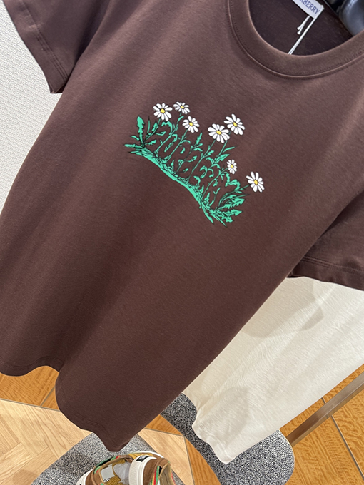 バーバリー BURBERRY ニューデイジーのロゴプリント入りコットン半袖Tシャツ