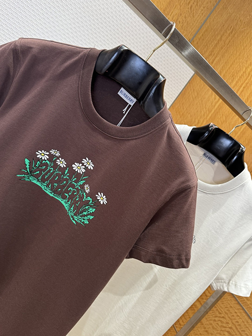 バーバリー BURBERRY ニューデイジーのロゴプリント入りコットン半袖Tシャツ