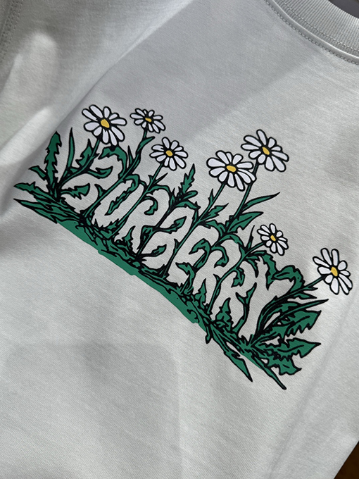 バーバリー BURBERRY ニューデイジーのロゴプリント入りコットン半袖Tシャツ
