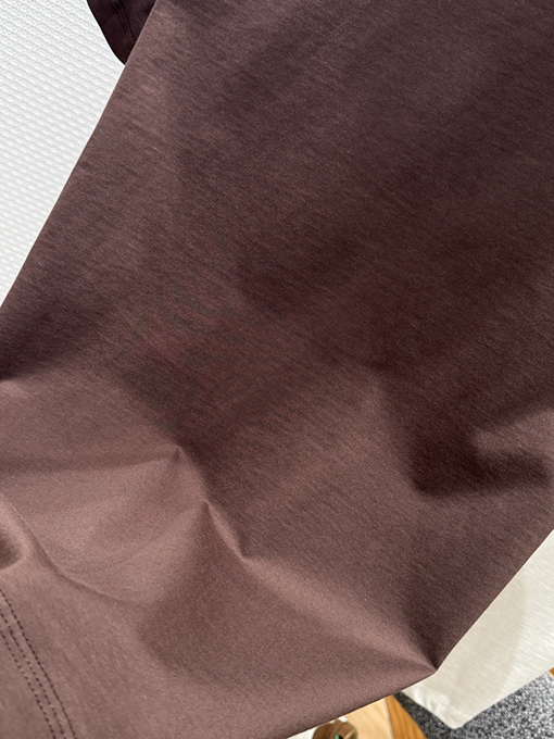 バーバリー BURBERRY ニューデイジーのロゴプリント入りコットン半袖Tシャツ
