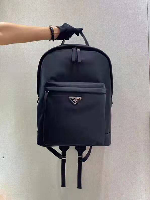 プラダコピー 新しいバックパック