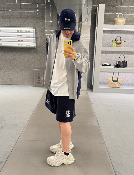 バレンシアガ BALENCIAGA 動画フードプログラムショート