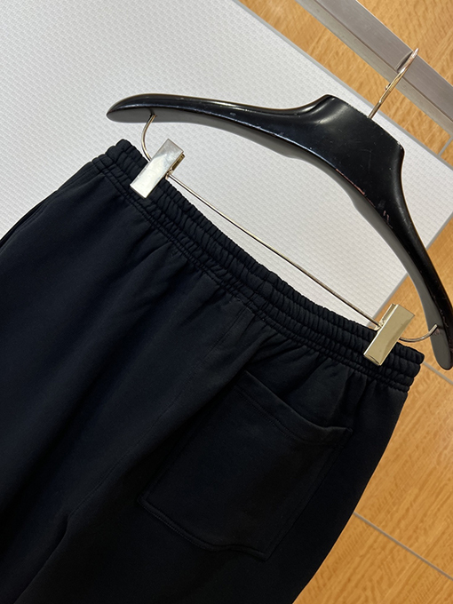 バーバリー BURBERRY 乗馬騎士の刺繍入りカジュアルスウェットパンツ