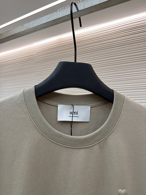 アミコピー クラシックなエンボスのADCシルエット無地半袖Tシャツ