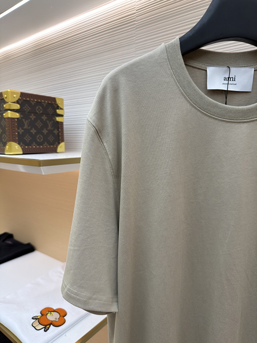 アミコピー クラシックなエンボスのADCシルエット無地半袖Tシャツ
