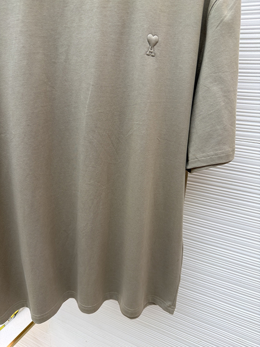 アミコピー クラシックなエンボスのADCシルエット無地半袖Tシャツ