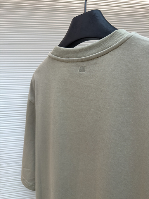 アミコピー クラシックなエンボスのADCシルエット無地半袖Tシャツ