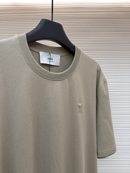 アミコピー クラシックなエンボスのADCシルエット無地半袖Tシャツ