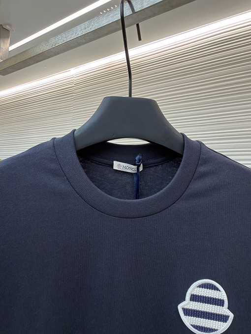 モンクレール ストライプロゴパッチ付き半袖Tシャツ