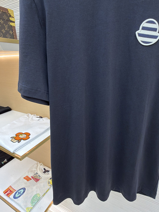 モンクレール ストライプロゴパッチ付き半袖Tシャツ