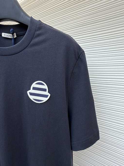 モンクレール ストライプロゴパッチ付き半袖Tシャツ