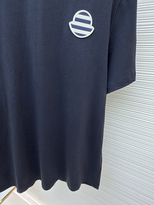 モンクレール ストライプロゴパッチ付き半袖Tシャツ