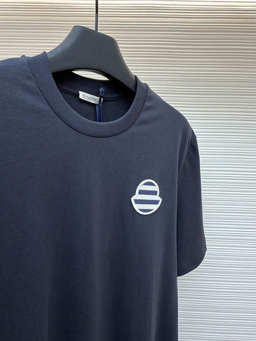 モンクレール ストライプロゴパッチ付き半袖Tシャツ