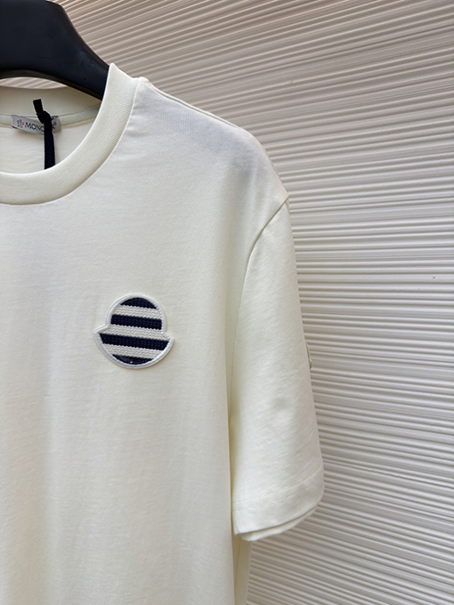 モンクレール ストライプロゴパッチ付き半袖Tシャツ