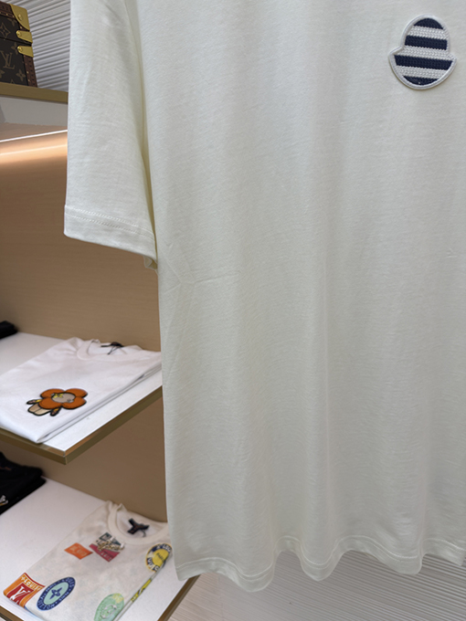 モンクレール ストライプロゴパッチ付き半袖Tシャツ