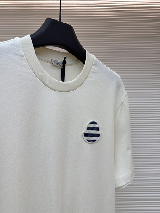 モンクレール ストライプロゴパッチ付き半袖Tシャツ