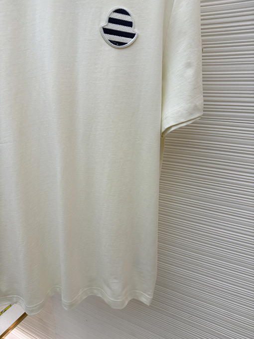 モンクレール ストライプロゴパッチ付き半袖Tシャツ