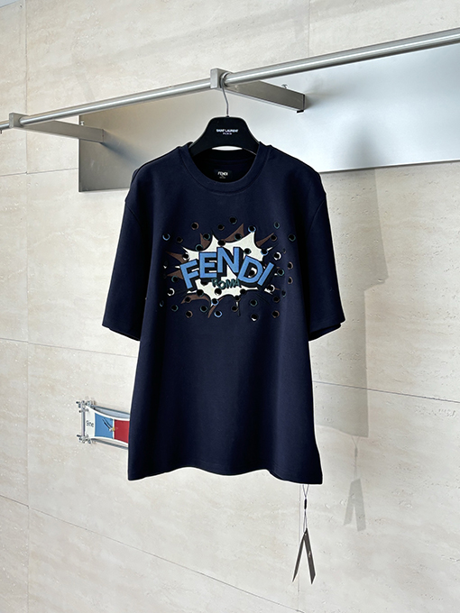 フェンディコピー FENDI 早春ホリデーコレクション　パンチング刺繍入りクルーネック半袖Tシャツ
