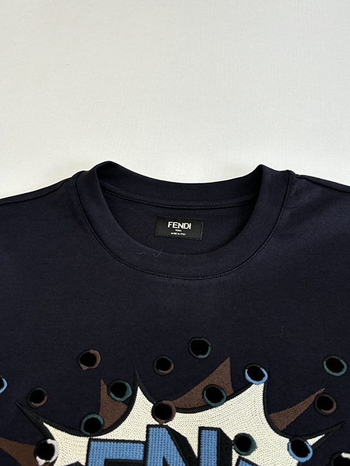 フェンディコピー FENDI 早春ホリデーコレクション　パンチング刺繍入りクルーネック半袖Tシャツ